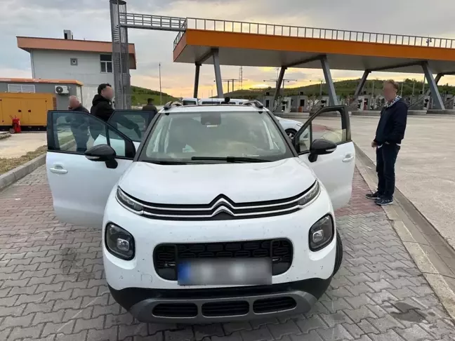 İstanbul'dan İzmir'e Kaçak Göçmen Götüren Organizör Tutuklandı