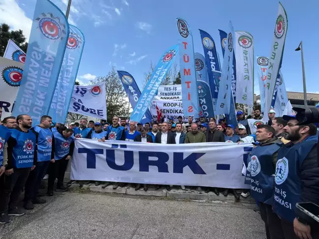 TÜRK-İŞ, 1 Mayıs Emek ve Dayanışma Günü'nü Kutladı