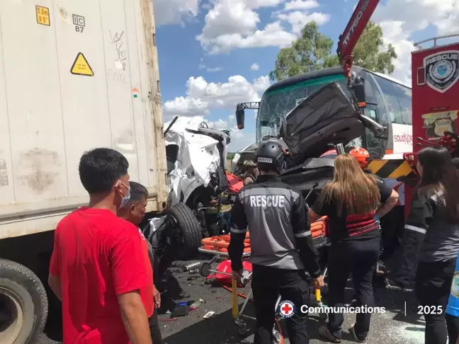 Filipinler'de otobüs kazasında 10 kişi hayatını kaybetti