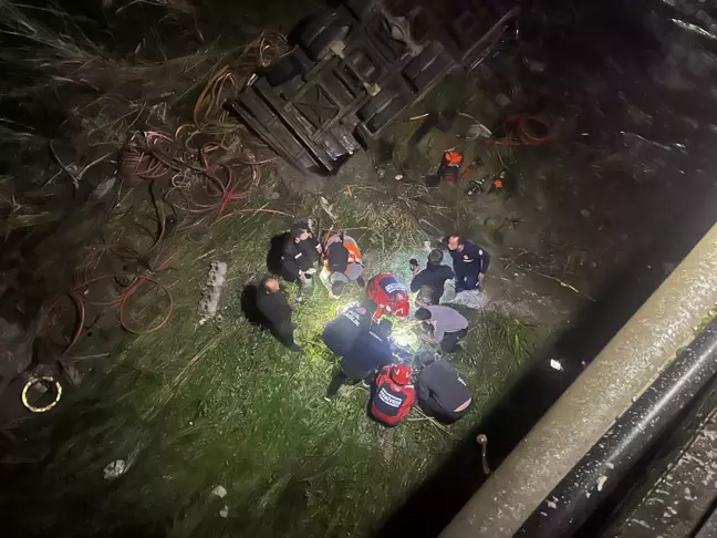 Muğla'da Freni Boşalan Kamyonet Eşen Çayı'na Devrildi