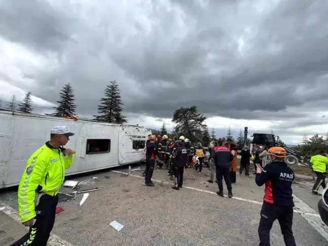 Isparta'da Midibüs Kazası: 15 Yaralı