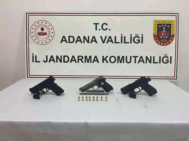 Adana'da 2 Şüpheli Evinde 3 Ruhsatsız Tabanca Ele Geçirildi
