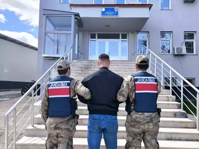 Bingöl'de Dolandırıcılık ve Göçmen Kaçakçılığı Suçundan Aranan Şahıs Yakalandı