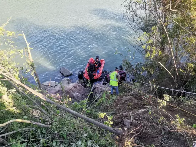 Samsun'da Baraj Gölüne Uçan Otomobilin Sürücüsü Hayatını Kaybetti