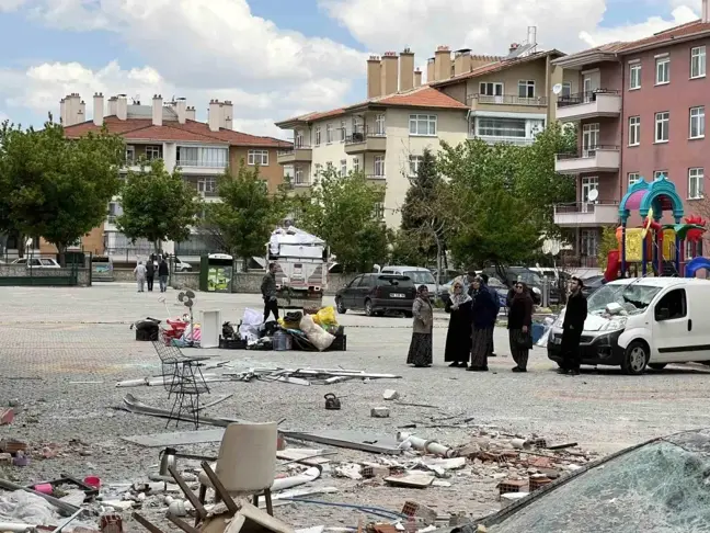 Konya'da Doğalgaz Patlamasında Aileler Eşyalarını Kurtarma Telaşına Düştü