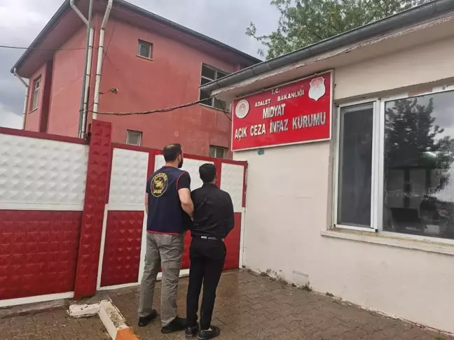 Firari Hükümlü Düğünde Bağlama Çalarken Yakalandı