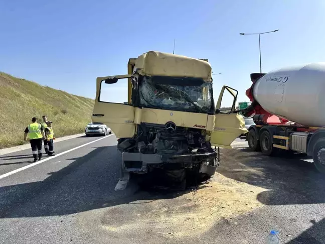 Kuzey Marmara Otoyolu'nda Kamyon-Tır Kazası: Bir Kişi Ağır Yaralandı