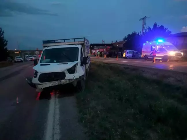 Kurtalan'da Kamyon ile Kamyonetin Çarpıştığı Kazada 6 Yaralı