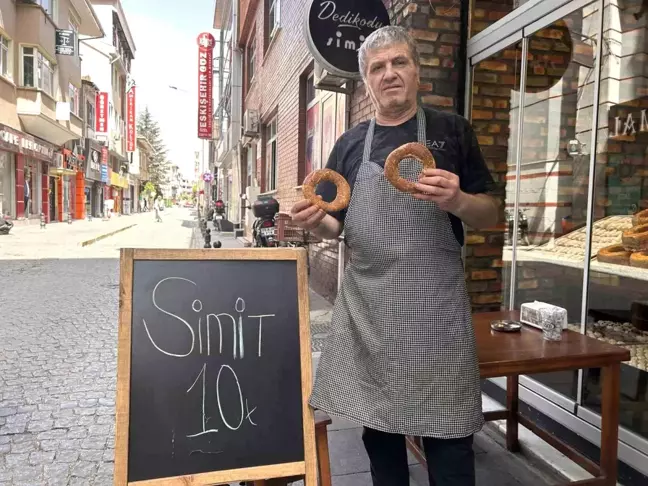 Eskişehirli Simit Ustası Ucuz Simit Satışıyla Dikkat Çekiyor