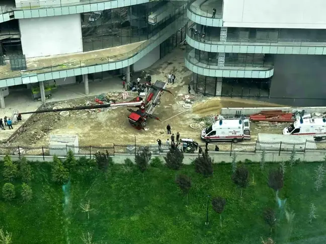 Ankara'da Kule Vincinin Devrilmesi Sonucu 3 İşçi Yaralandı