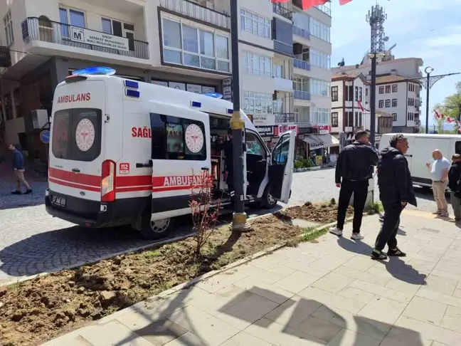 Sinop'ta Motosiklet ve Hafif Ticari Araç Çarpıştı: Bir Yaralı