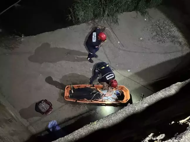 Antalya'da Köprüden Düşen Kişi İtfaiye Ekiplerince Kurtarıldı
