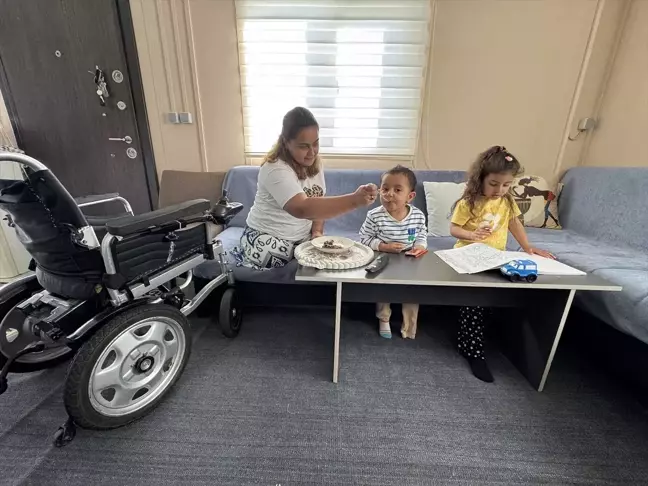 Depremde Ailesini Kaybeden Anne, İki Engelli Çocuğuna Fedakarca Bakıyor