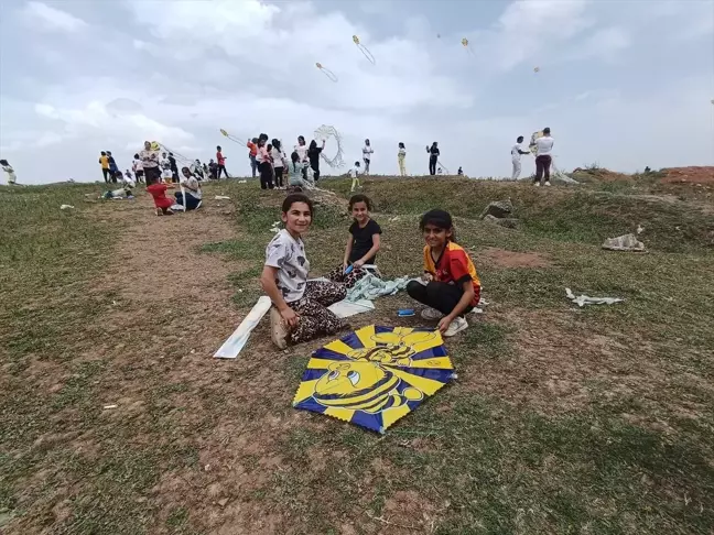 İslahiye'de Depremzedeler İçin Uçurtma Şenliği Düzenlendi