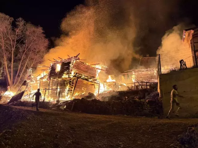 Kastamonu'da Yangın: Ev, Ahır ve Cami Kullanılmaz Hale Geldi