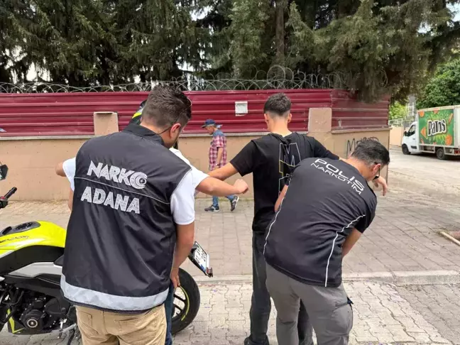 Adana'da Okul Önlerinde Uyuşturucu Operasyonu: 43 Şüpheli Yakalandı