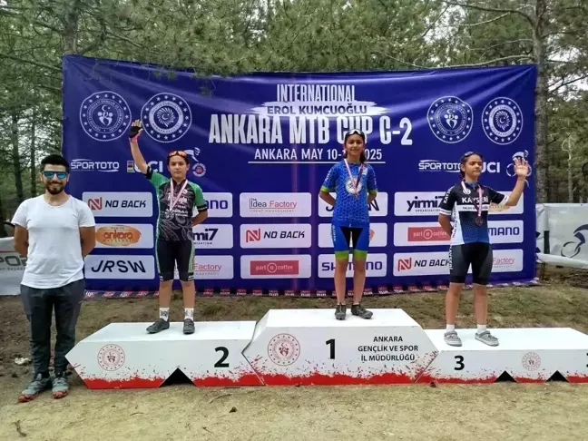 Akhisar Bisiklet Ekibi Gölbaşı'ndaki Yarışmada Başarı Elde Etti