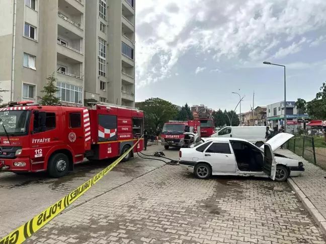 Uşak'ta Evli Çift Arasında Tartışma, Koca Evi ve Araçları Yaktı