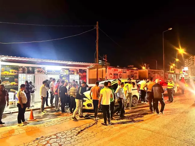 Hatay'da Park Halindeki Tofaş'ın Üzerine Hafif Ticari Araç Çıktı