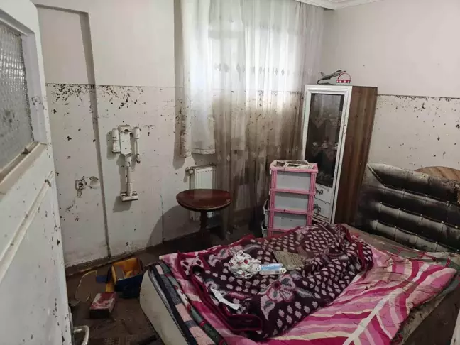 Kayseri'de Ani Sağanak Yağış Hayatı Olumsuz Etkiledi