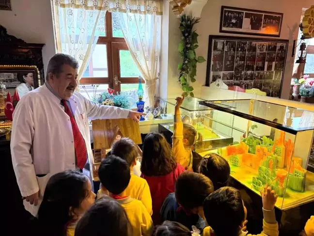 Minik Öğrenciler Sanat Atölyesinde Buluştu