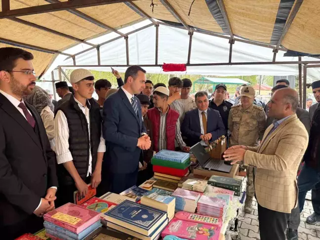 Çaldıran'da İlk Kitap Fuarı Açıldı