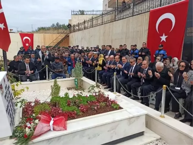 Şehit Emniyet Müdürü Altuğ Verdi, mezarı başında anıldı