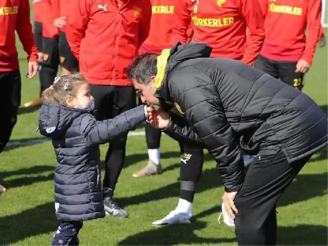 Depremin sembolü Ayda, Göztepe antrenmanında