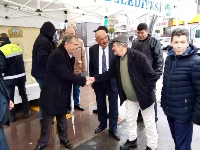 Bigadiç'te ücretsiz süt dağıtıldı