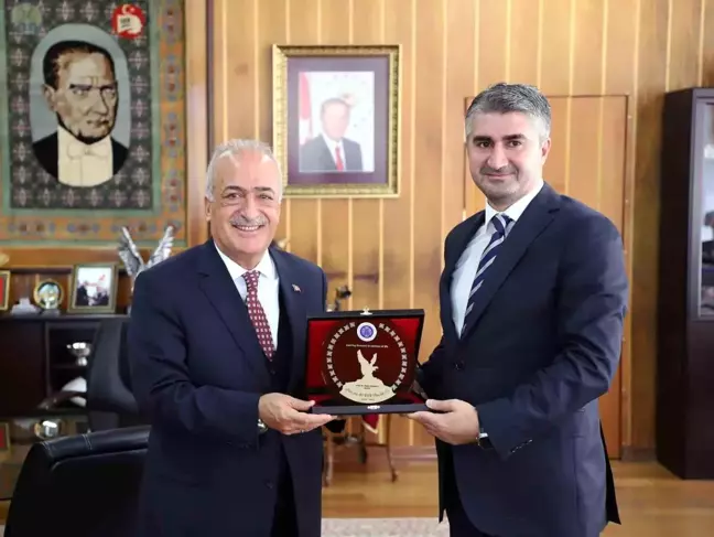 Aile ve Sosyal Hizmetler Bakan Yardımcısı Erzurum'da Atatürk Üniversitesi'ni ziyaret etti