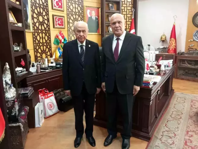 Bayburt Belediye Başkanı Hükmü Pekmezci, 2024 yerel seçimleri için aday adaylığı başvurusu yaptı