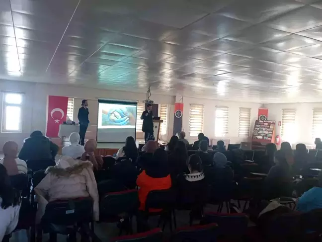 Çıldır'da Üniversite Öğrencilerine İnsan Hakları Konferansı