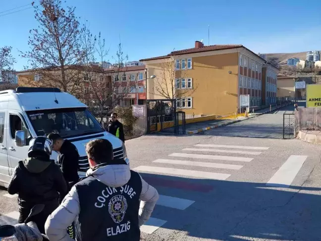 Elazığ'da okul önlerinde denetimler sürüyor