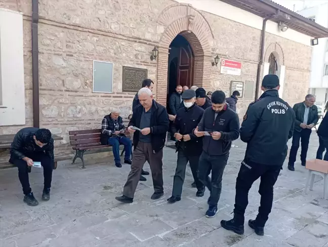Karacabey'de Hırsızlık ve Dolandırıcılıkla Mücadele Broşürleri Dağıtıldı