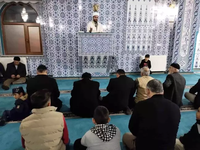 Muş Varto'da Vatandaşlar İlk Teravih Namazını Kıldı