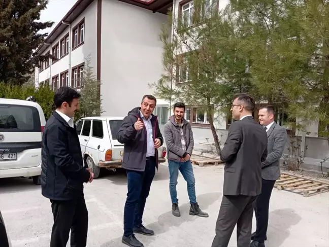 Beypazarı Kaymakamı Vedat Yılmaz, Şehit Sefa Tiftik Anadolu İmam Hatip Lisesi'nde incelemede bulundu