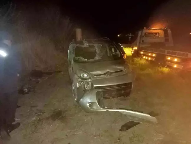Burdur'da Ticari Araç Şarampole Devrildi: 4 Yaralı