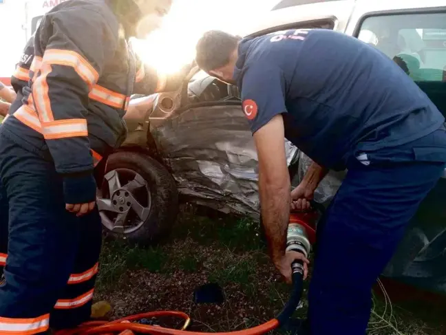 Çankırı'da otomobil ile kamyonetin çarpıştığı kazada 4 kişi yaralandı