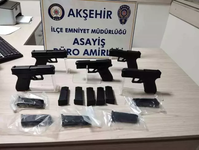 Akşehir'de Silah Kaçakçılarına Operasyon: 5 Ruhsatsız Tabanca Ele Geçirildi