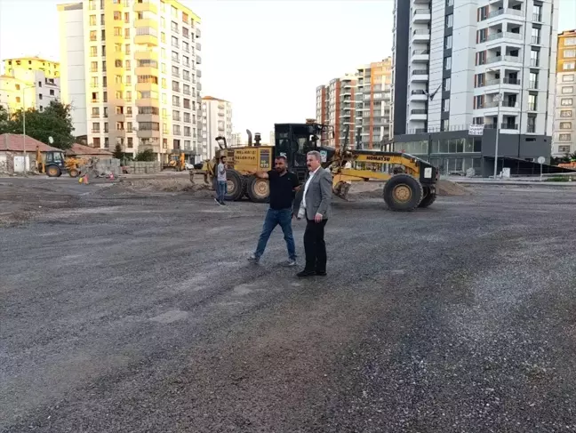 Melikgazi Belediyesi Başkanı Mustafa Palancıoğlu, Yıldırım Beyazıt Mahallesi'ndeki kavşakta çalışmaları inceledi