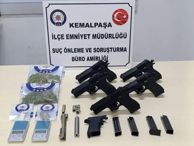 Kemalpaşa'da 5 Ruhsatsız Tabanca Ele Geçirildi