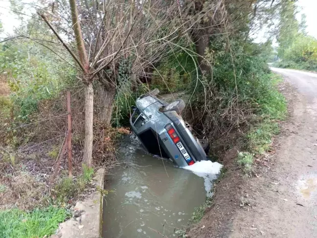 Kastamonu'da Otomobil Su Kanalına Devrildi: 3 Yaralı