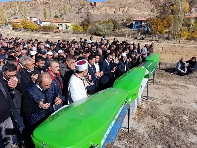 Kalecik'teki Trafik Kazasında Hayatını Kaybeden Aile Toprağa Verildi