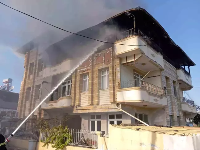 Hatay'da Yangın: Üç Kişi İtfaiye Tarafından Kurtarıldı