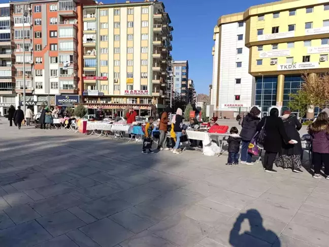 Afyonkarahisar'da 'Emekçi Kadınlar' Pazarı Kapılarını Açtı