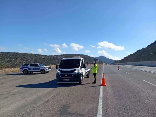 Antalya'da 1 Haftada 16 Bin 352 Araç ve Sürücüye Ceza Kesildi