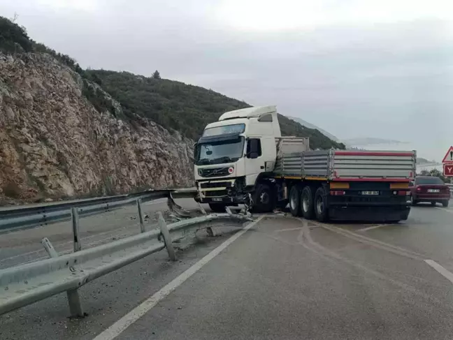 Isparta'da Tırın Bariyere Çarpması Trafiği Aksattı