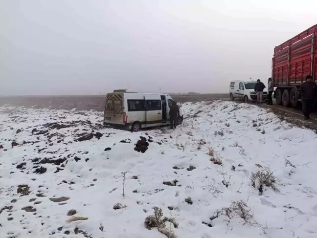 Kayseri'de Servis Midibüsü ile Tır Çarpıştı: 1 Öğrenci Yaralı