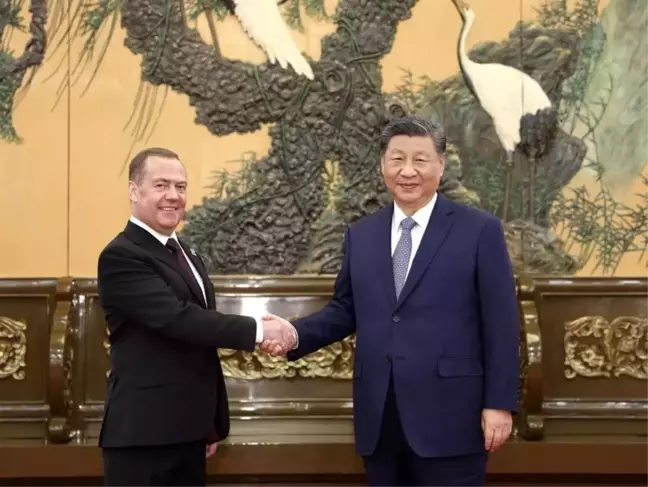 Xi Jinping ve Dmitriy Medvedev'den Önemli Görüşme