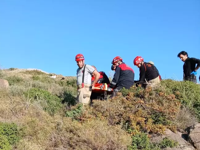 Çeşme'de Kayalıklarda Avcılık Yaparken Düşen Kişi Kurtarıldı